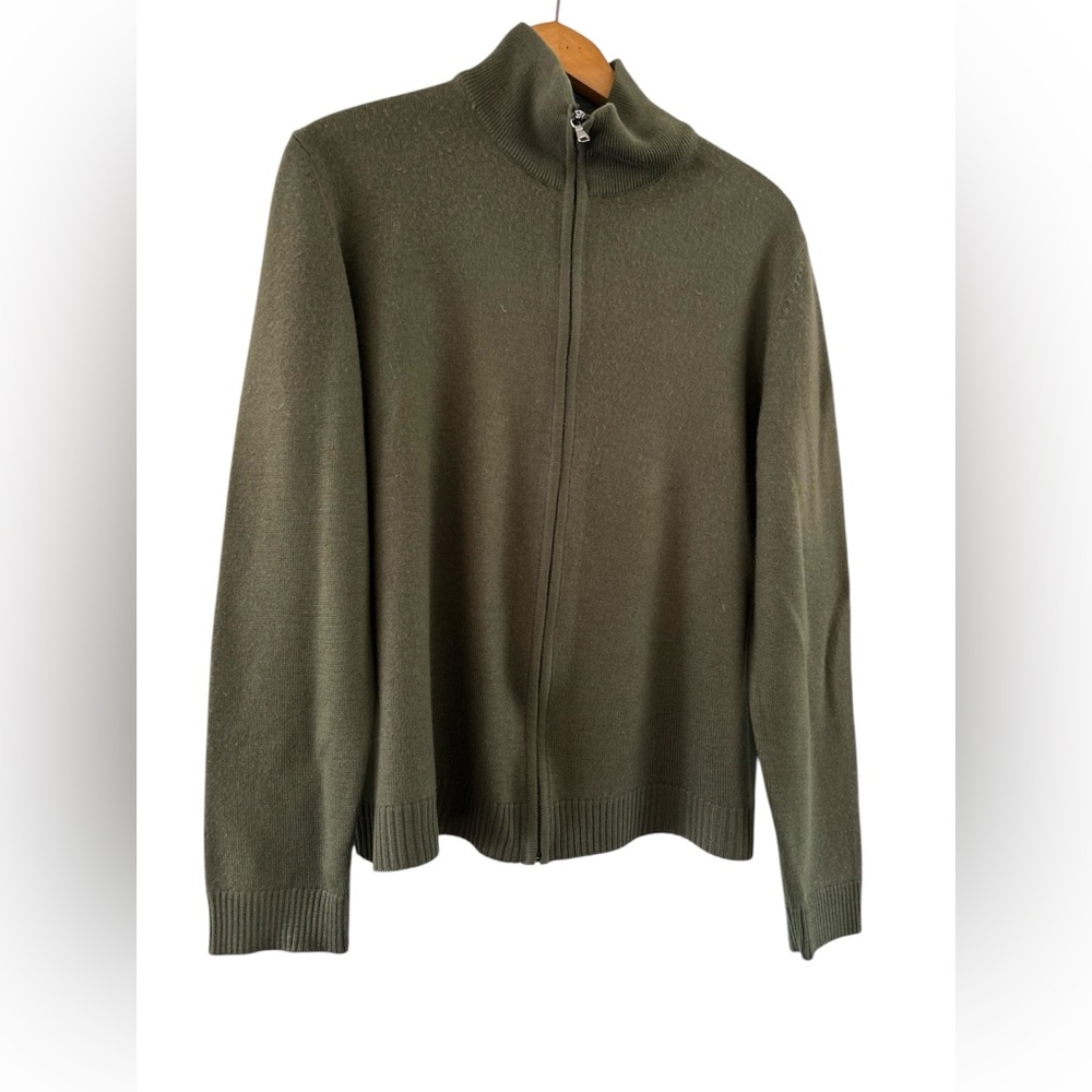 Hugo Boss Men pull up Cardigan.